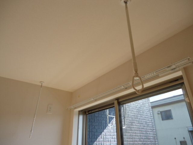 物件内観写真24　(室内物干し)