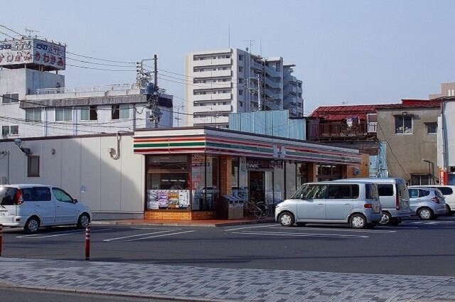 物件外観写真4　(セブンイレブンまで400m)