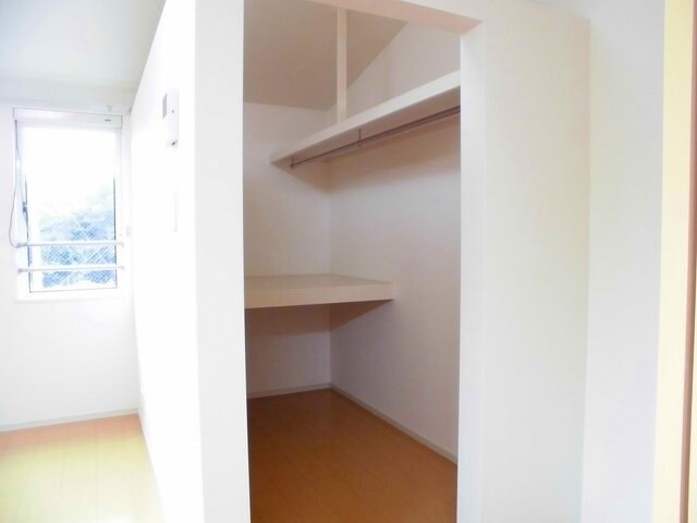 物件内観写真15　(収納豊富です)