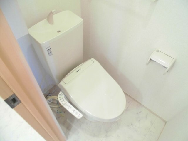 物件内観写真16　(コンパクトで使いやすいトイレです)