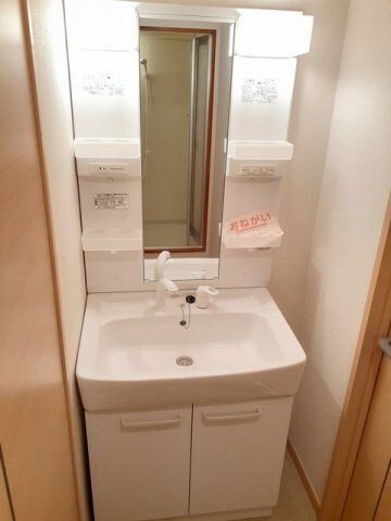 物件内観写真14　(コンパクトで使いやすい洗面所)