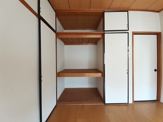 物件内観写真15　(便利な収納スペースです)