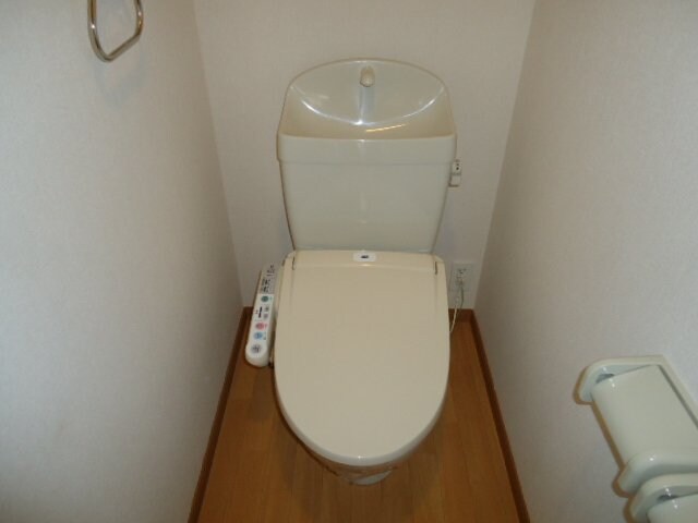 物件内観写真15　(シャワー付トイレ)