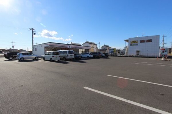 周辺環境(セブンイレブン 足利朝倉町店 553m)