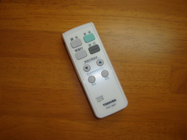 物件内観写真11　(照明リモコン)