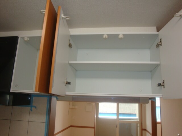 物件内観写真17　(キッチン収納上部)