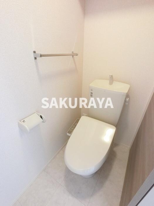 物件内観写真5　(冬でも温かく快適です。もちろん洗浄機能もついています。)