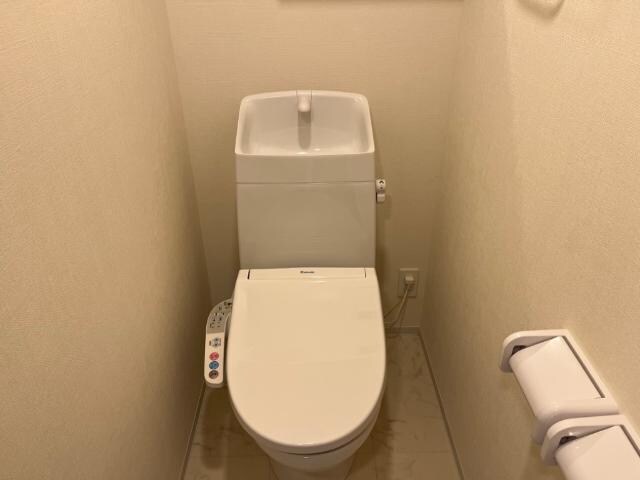 物件内観写真15　(シャワー付トイレ)