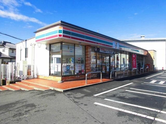 物件外観写真3　(セブンイレブンまで220m)