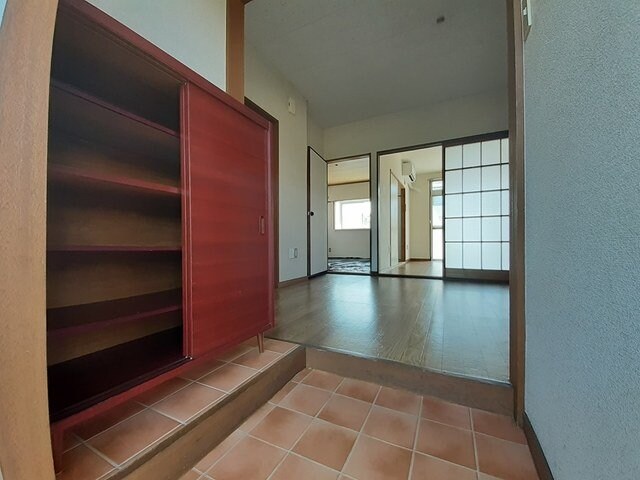 物件内観写真15　(落ち着いた玄関です)