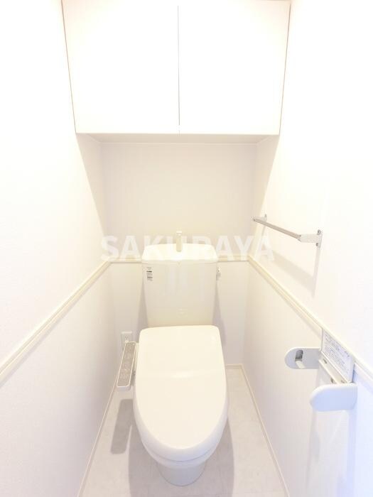 物件内観写真11　(冬でも温かく快適です。もちろん洗浄機能もついています。)