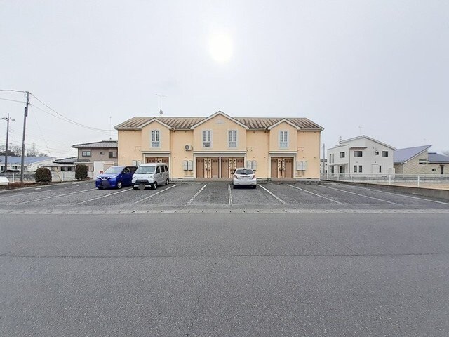 物件外観写真2　(駐車場完備です)