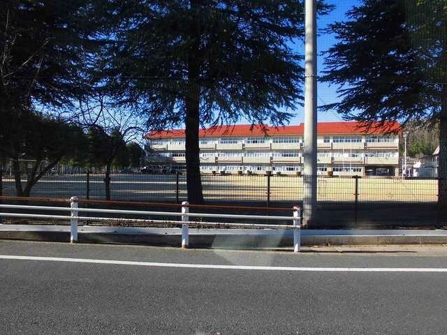 物件外観写真5　(坂西中学校まで600m)