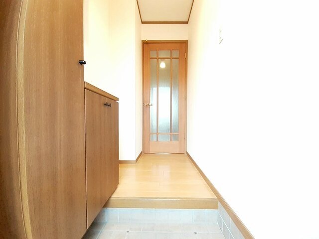 物件内観写真14　(明るい玄関です)