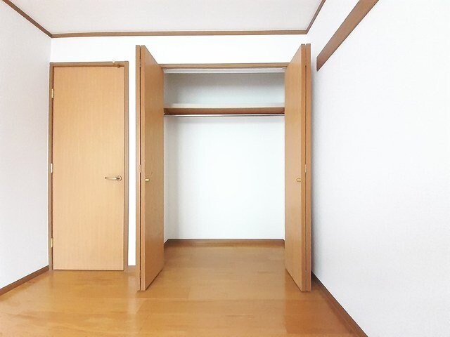 物件内観写真15　(たっぷりとした収納スペースです)