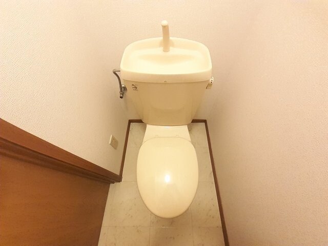 物件内観写真16　(シンプルで使いやすいトイレです)