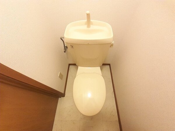 トイレ(シンプルで使いやすいトイレです)