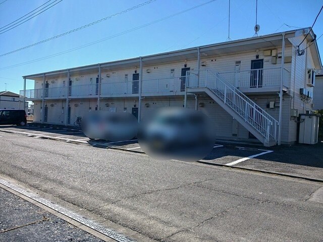物件外観写真2　(駐車場に車を止められます)