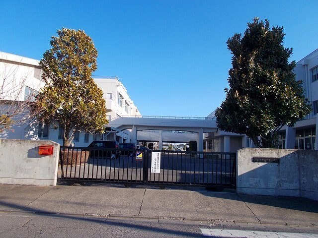 物件外観写真3　(毛野南小まで300m)