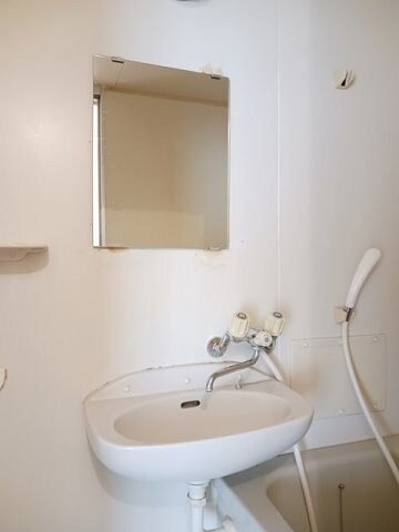 物件内観写真14　(明るい洗面所です)