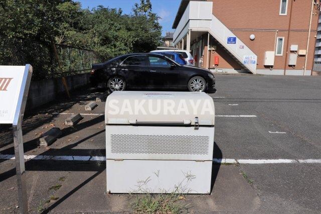 物件内観写真7　(敷地内ゴミステーション)