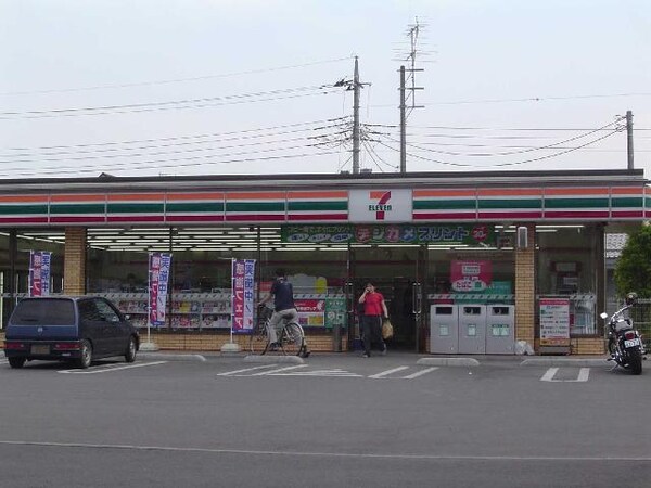 周辺環境(セブンイレブン（コンビニ）まで700ｍ)