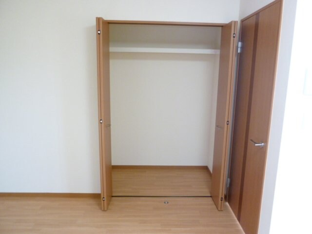 物件内観写真11　(リビング収納)