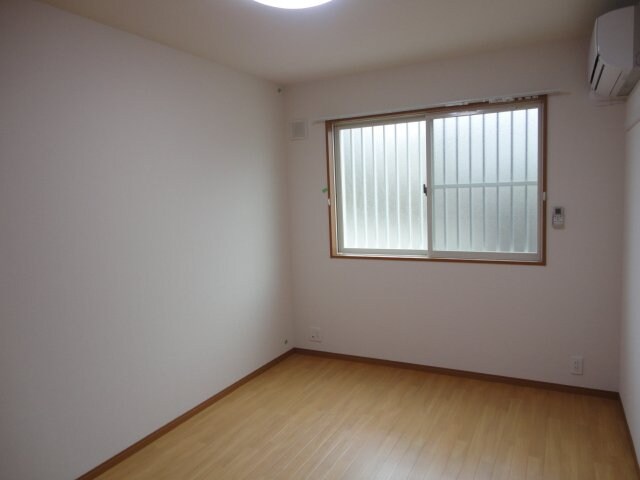 物件内観写真12　(洋室)