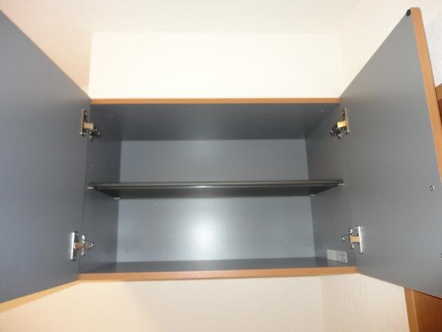 物件内観写真18　(玄関シューズボックス・上)