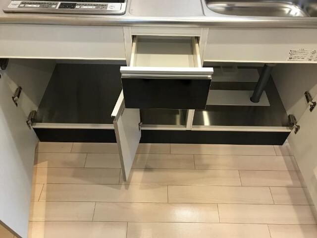 物件内観写真16　(キッチン収納)