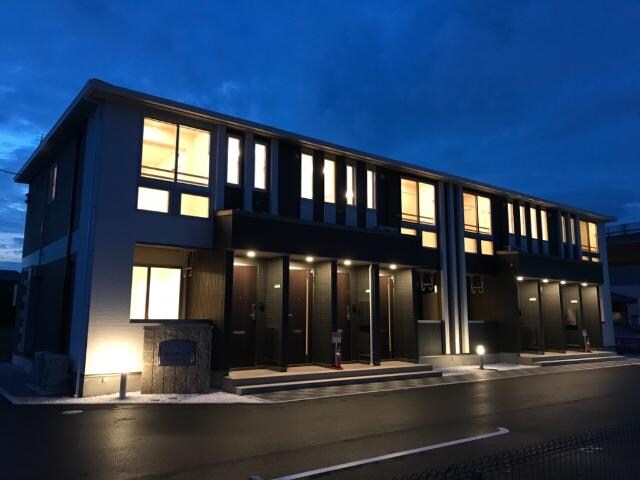 物件外観写真2　(外観写真（夜）)