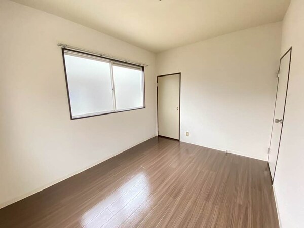 内装他
