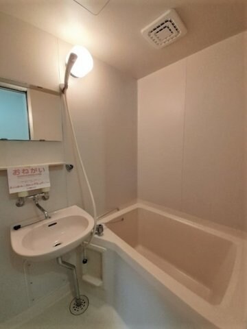 物件内観写真11　(落ち着いた空間のお風呂です)