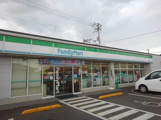 物件外観写真3　(ファミリーマート観音寺植田店まで400m)