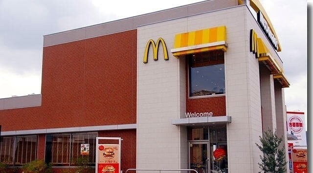 物件外観写真3　(マクドナルドさんまで2100m)