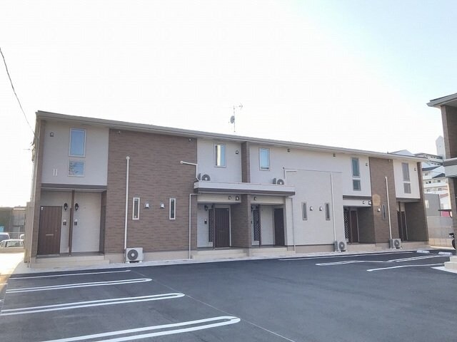 物件外観写真1　(外観もきれいです)