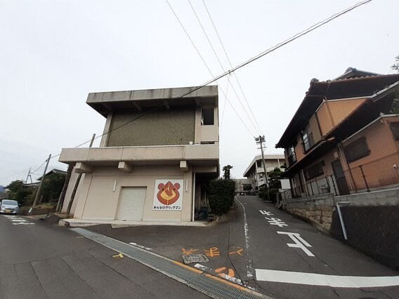 周辺環境(丸亀市立栗熊小学校まで1300m)