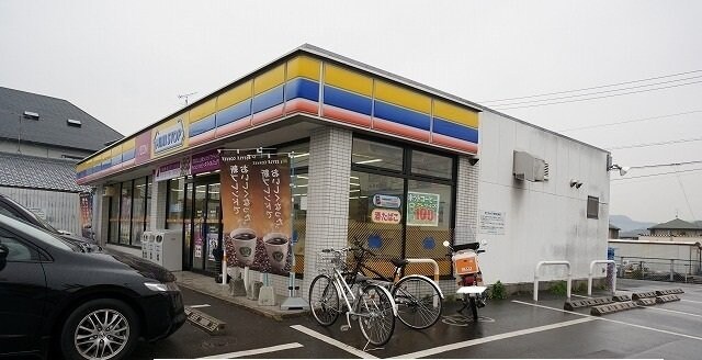 物件外観写真3　(ミニストップさんまで350m)