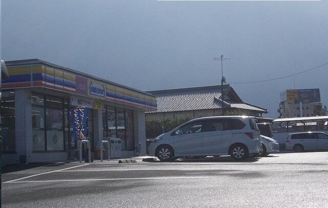 物件外観写真4　(ミニストップ香川町店さんまで350m)