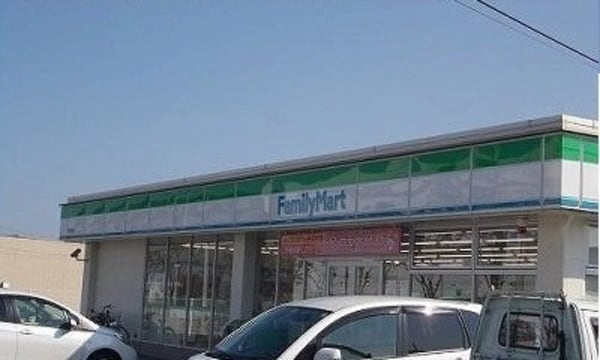 周辺環境(ファミリーマートさんまで670m)