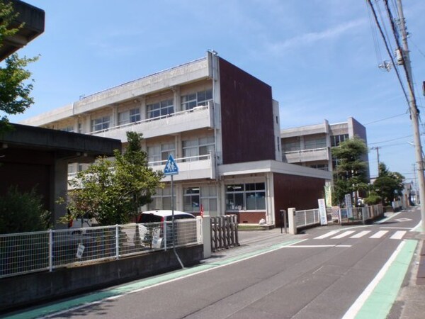 周辺環境(丸亀市立垂水小学校まで600m)