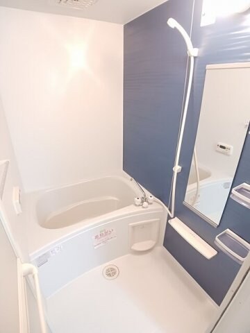 物件内観写真11　(落ち着いた空間のお風呂です)