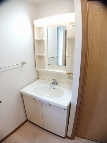 物件内観写真12　(スペースが確保できる洗面所です)