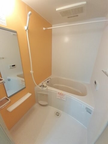 物件内観写真10　(お風呂で日々の疲れを落としましょう)