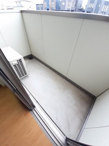 物件内観写真17　(落ち着いた時間を過ごせるバルコニーです)