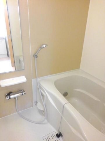 物件内観写真11　(日々の疲れを癒すお風呂付です)