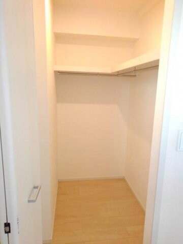 物件内観写真13　(小物を収納するのに便利です)