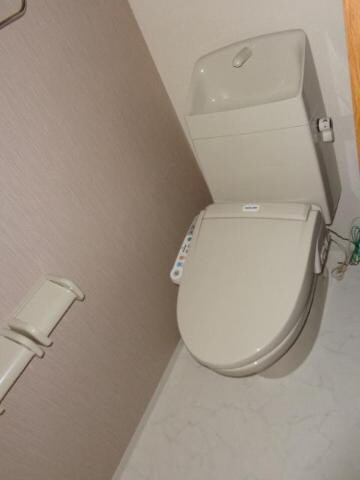 物件内観写真13　(シャワー付トイレ)