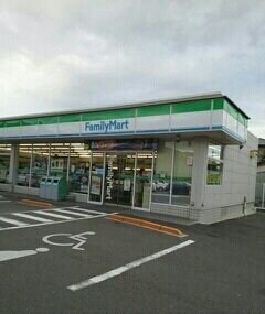 物件外観写真4　(ファミリーマートさんまで650m)