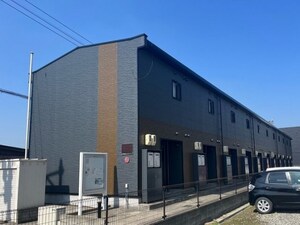 レオパレスラ　スリーズ外観写真